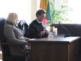 Sauliaus Chadasevičiaus/15min.lt nuotr./D.Budrevičienė su advokatu teisme.