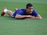 „Reuters“/„Scanpix“ nuotr./C.Ronaldo daro raumenų tempimus