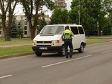 Vilkmerge.lt nuotr./Policija stabdė automobilius ir vairuotojus perspėjo būti atsargius