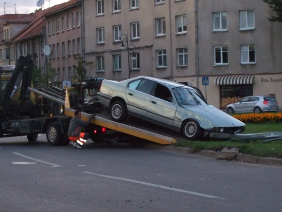 Klaipėdos centre - automobilio skrydis. 