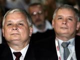 „Reuters“/„Scanpix“ nuotr./Lechas (kairėje) ir Jaroslawas Kaczynskiai