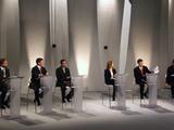 „Reuters“/„Scanpix“ nuotr./Antanas Mockus (kairėje) su savo varžovais per prezidento rinkimų debatų laidą televizijos studijoje