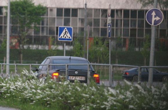 15min.lt nuotr./Sekmadienį J.Valančiūnas, dar neturintis teisių, vėl užfiksuotas vairuojantis automobilį.
