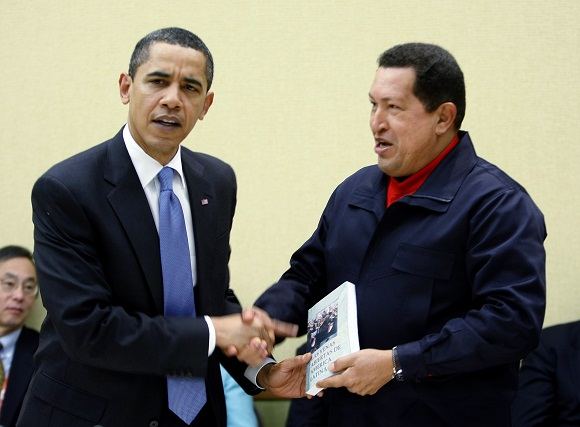 Reuters/Scanpix nuotr./Jungtinių Valstijų prezidentas Barackas Obama ir Venesuelos prezidentas Hugo Chavezas