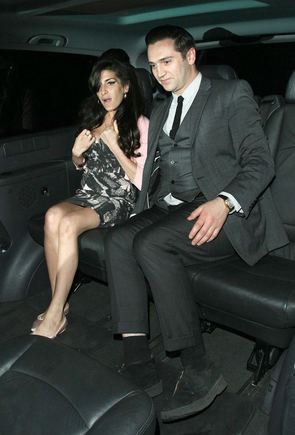 AOP nuotr./Amy Winehouse su Regiu Travissu