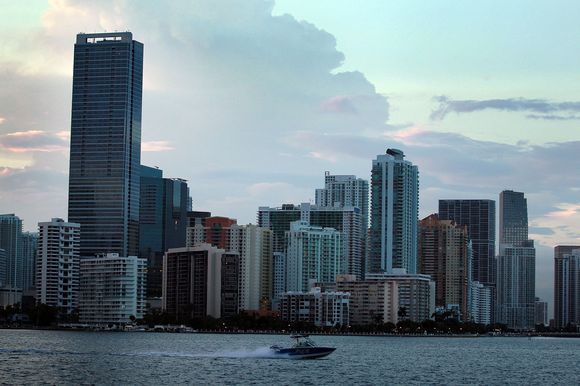 AFP/Scanpix nuotr./Majamyje nauji butai laukia aeimininkų