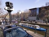 AFP/„Scanpix“ nuotr./„Google Street View“ automobilis fotografuoja gatvę.