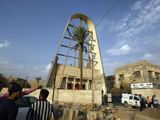 AFP/„Scanpix“ nuotr./Irako pareigūnai sėkmingai šturmavo bažnyčią, kurioje įkaitus buvo paėmę teroristai.