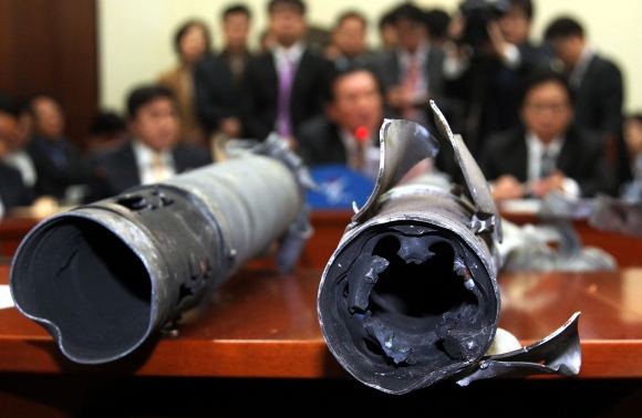 AFP/Scanpix nuotr./`iaurės Korėjos iaaautų sviedinių liekanos