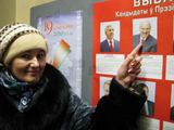 M.Nastaravičiaus nuotr./Minske gyvenanti Galina sako, kad balsuodami už A.Lukašenką žmonės užsitikrina savo šeimos ateitį. 