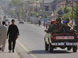 Reuters/Scanpix nuotr./Pakistano kariai Abotabado gatvėje