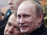„Reuters“/„Scanpix“ nuotr./Dimitrijus Medvedevas ir Vladimiras Putinas