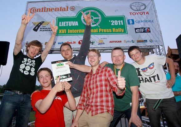 Organizatorių nuotr./Žurnalistų ralio Lietuva 2011 akimirka