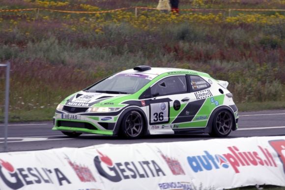 Tomo Digaičio/GAZAS.LT nuotr./Neiluva  Martin Sport komanda, Honda Civic Type R