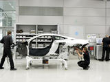 Gamintojo nuotr./„McLaren MP4-12C“ surinkimo procese