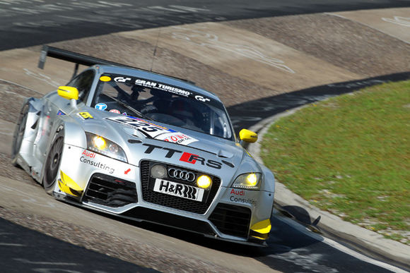 Gamintojo nuotr./Žiedinėms lenktynėms pritaikytas Audi TT RS