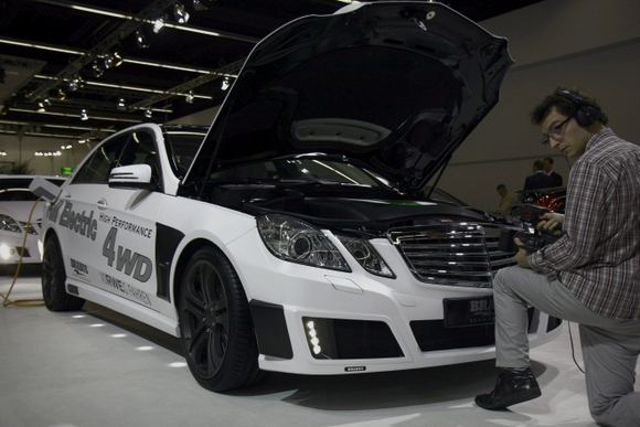 Pauliaus Sviklo/GAZAS.LT nuotr./Elektrinis Brabus Mercedes-Benz E