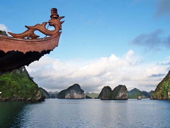 S.Gudeliausko nuotr./Ha Longas   trijų tūkstančių salų stebuklas. Dvi  tris dienas salų labirintais plaukioti laivu, nepakartojamas įspūdis. Niekur pasaulyje kažko panaaaus nerasite