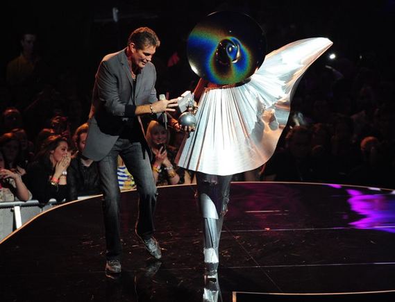 AFP/Scanpix nuotr./Lady Gaga (deainėje) ir Davidas Hasselhoffas