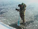 VSAT nuotr./Pasienietis ruošia vietą valstybės sienos žymėjimui