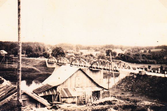 Henriko Kebeikio nuotr./Tiltas per Nerį Nemenčinėje 1932 m.