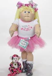 Cabbagepatchkids.com nuotr./Kopūstaveidė lėlė