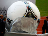 „Reuters“/„Scanpix“ nuotr./Oficialus Europos futbolo čempionato kamuolys „Tango“