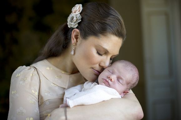 Reuters/Scanpix nuotr./`vedijos princesė Victoria su dukra Estelle
