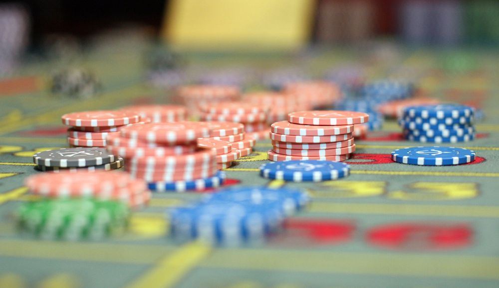 8 iš 10 šalies gyventojų pritaria azartinių lošimų reklamos draudimui