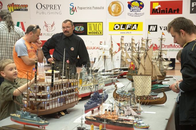 Organizatorių nuotr./Akimirka ia 2011 m. stendinių modelių konkurso-parodos