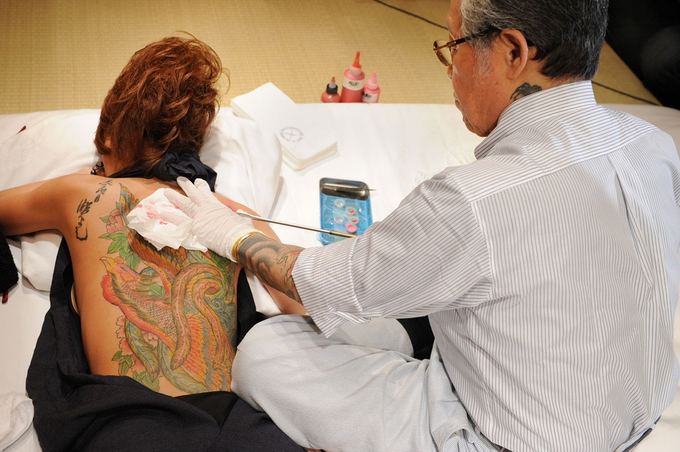 Scanpix nuotr./Tradicinis japoniakas tatuiravimas  irezumi
