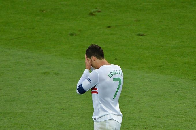 AFP/Scanpix nuotr./Klubiniame sezone kone visus prieaininkų vartininkus nuskriaudęs C.Ronaldo Europos čempionate net į kamuolį nepataiko.