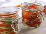 Shutterstock nuotr. / Pomidorų, svogūnų, salierų, petražolių ir saldžiųjų paprikų miarainė