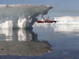 Ištirpus ledams laivai galės perplaukti Arkties vandenyną. 