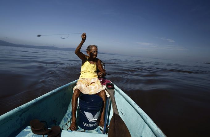 Reuters/Scanpix nuotr./Moteris žvejė Kosta Rikoje