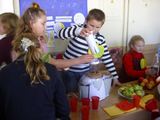 Organizatorių nuotr./Kelmės raj. Vaiguvos V. `imkaus vidurinės mokyklos mokiniai mini sveikos mitybos dieną