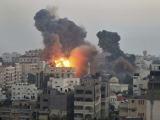 „Reuters“/„Scanpix“ nuotr./Raketos sprogimas Gazos mieste