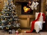 123rf.com nuotr./Tradicija prie židinio kabinti kalėdines kojines paplito daugelyje Europos šalių. Iš pradžių vaikai kabindavo savo įprastas kojinaites, vėliau buvo sukurtos specialios kojinės Kalėdoms. 