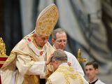 AFP/„Scanpix“ nuotr./Popiežius Benediktas XVI įšventino vyskupus.