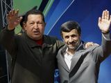 Hugo Chavezas su Irano prezidentu Mahmoudu Ahmadinejadu (2009 m.)