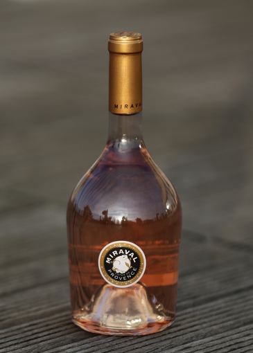 Angelinos Jolie ir Brado Pitto rožinis vynas „Miraval Cotes de Provence“