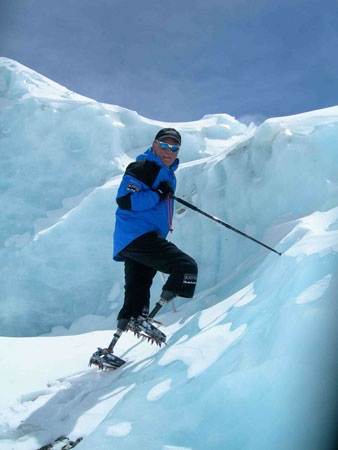 Markinglis.co.nz nuotr./Markas Inglisas tapo pirmuoju žmogumi be kojų, įkopusiu į Everestą