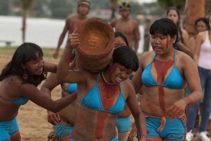 Linksmos ir uždegančios braziliakos kavos tradicijos