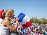 Dešimtys tūkstančių prancūzų, nepritariančių vyriausybės planams legalizuoti gėjų santuokas, sekmadienį protestavo Paryžiuje