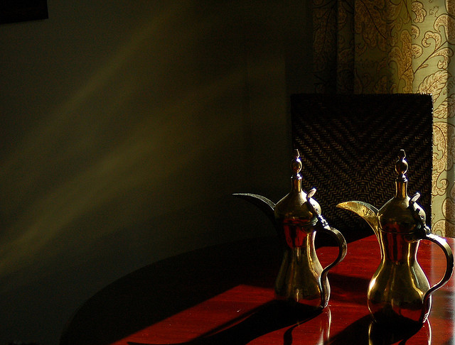 Ian Brown Flickr.com nuotr./Abu Dabis  tradicinės arabiakos kavos paslapčių skrynia