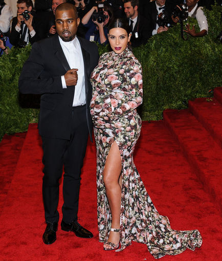Scanpix nutr. / Realybės šou žvaigždė Kim Kardashian su savo vyru muzikantu Kanye West