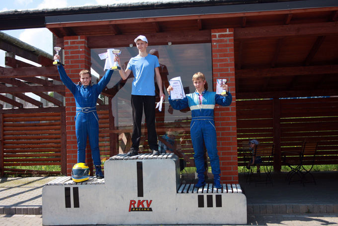 Smalininkų kartodromo nuotr./Apdovanojimų pakyla