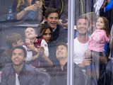 „All Over Press“ nuotr./Davidas Beckhamas su žmona Victoria ir vaikais bei Tomas Cruise'as su sūnumi Connoru