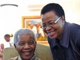 Nelsonas Mandela su žmona Graca Machel (2011 m.)