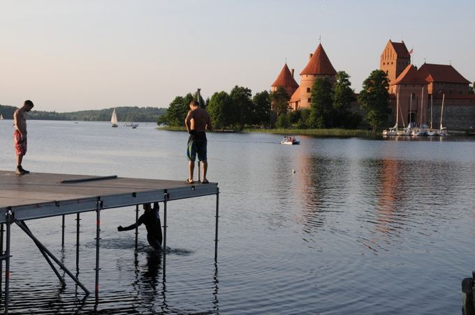 Gulbių ežero organizatorių nuotr./Scena Galvės ežere